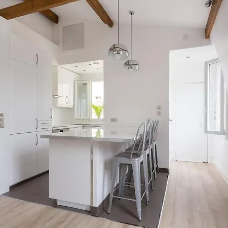 Apartment Loft Refait A Neuf En Dernier Etage 2 *