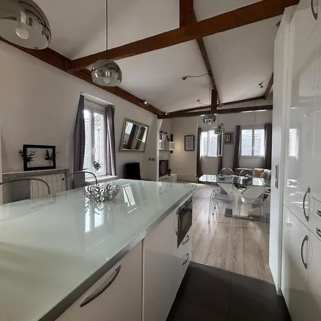 Apartamento Loft Au Calme En Dernier étage Avec Ascenseur 2 70 M *