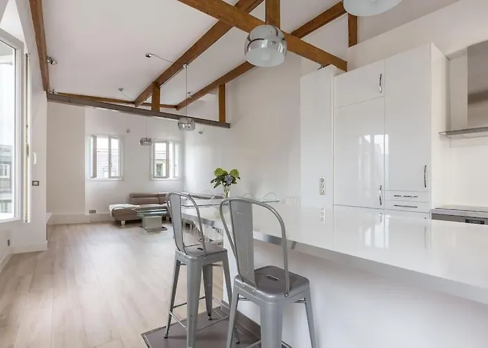 公寓 Sublime Refait A Neuf En Dernier Etage Baigne De Lumiere Avec Tres Belle Hauteur Sous Plafond 2 En Plein Centre De