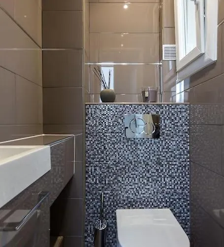 公寓 Sublime Refait A Neuf En Dernier Etage Baigne De Lumiere Avec Tres Belle Hauteur Sous Plafond 2 En Plein Centre De *