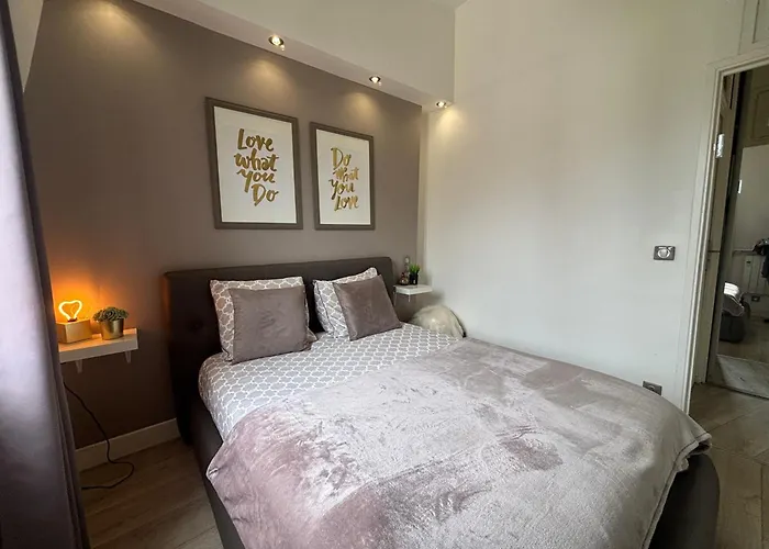 公寓 Sublime Refait A Neuf En Dernier Etage Baigne De Lumiere Avec Tres Belle Hauteur Sous Plafond 2 En Plein Centre De